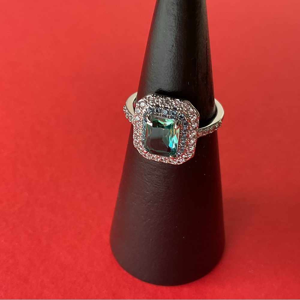 Bomb Party RBP6861 “What A Stunner” LC Crystal on Rhodium Size 7 Ring NWT